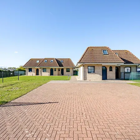 Delvaux 4 3 Met 2 Parkings Oostduinkerke