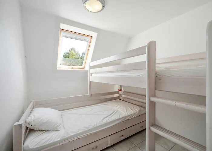 Delvaux 4 3 Met 2 Parkings Oostduinkerke