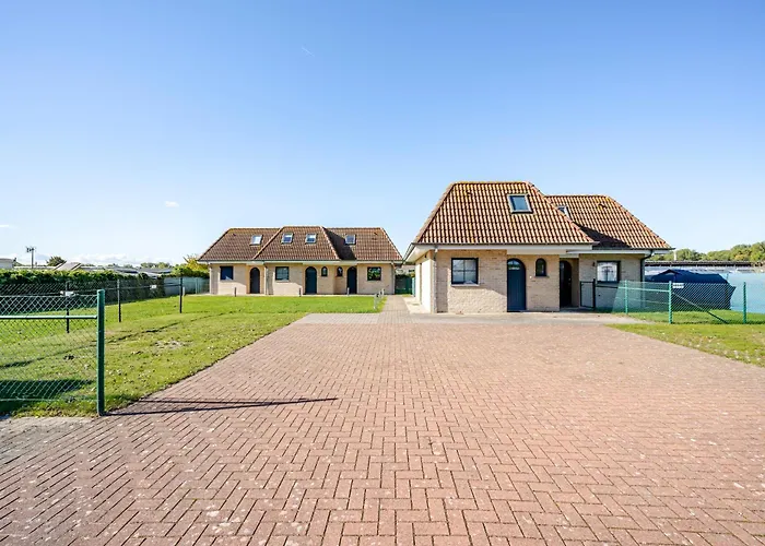 Delvaux 4 3 Met 2 Parkings Oostduinkerke